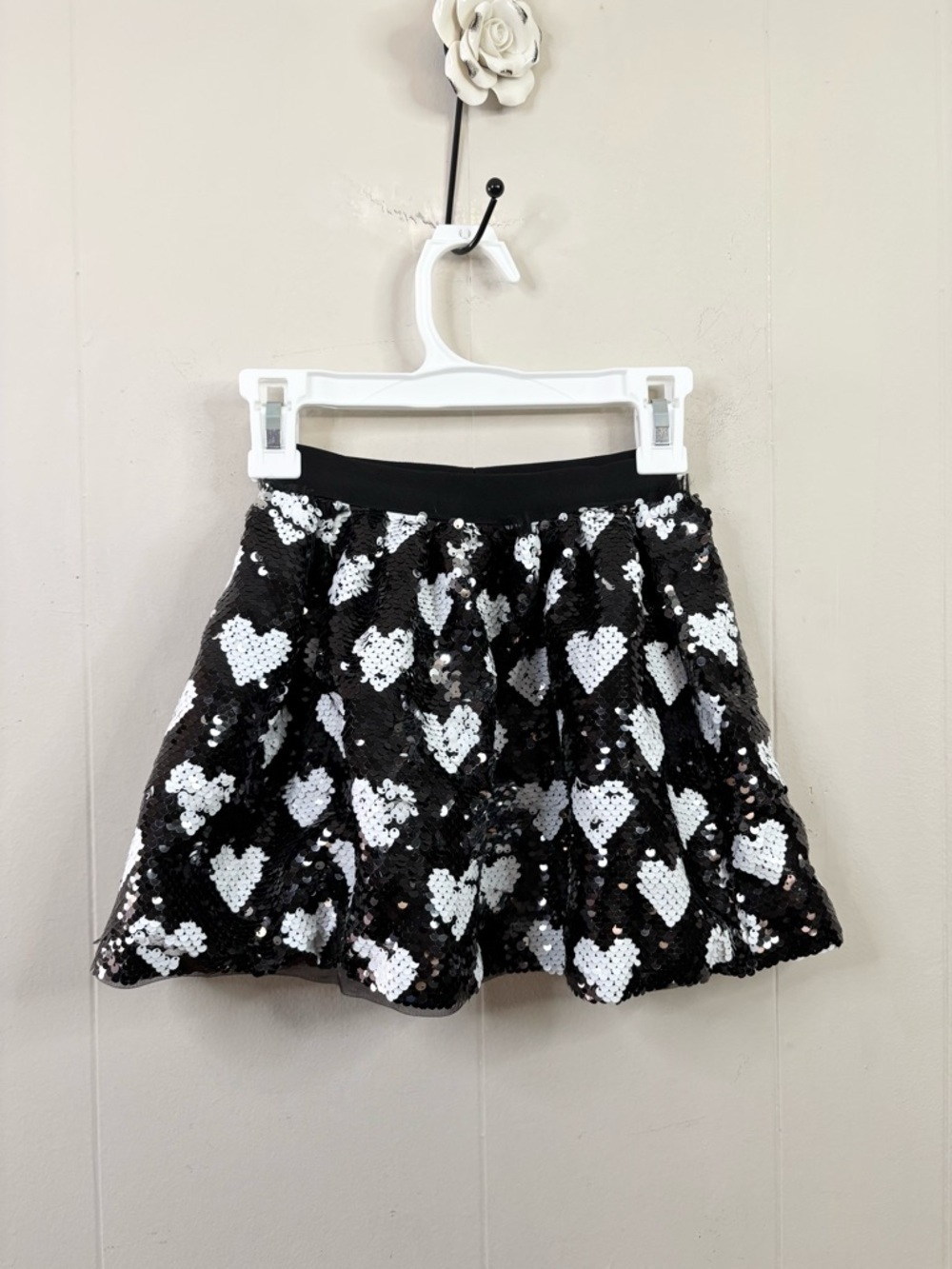Lola + The Boys Black Sequin Hearts Skirt elastic waistband size 4